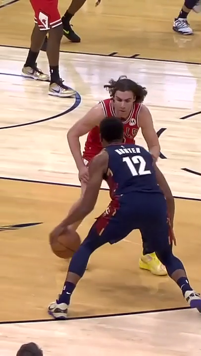 DE'ANDRE HUNTER MANDÓ AL SUELO A GIDDEY 🫣 #NBA