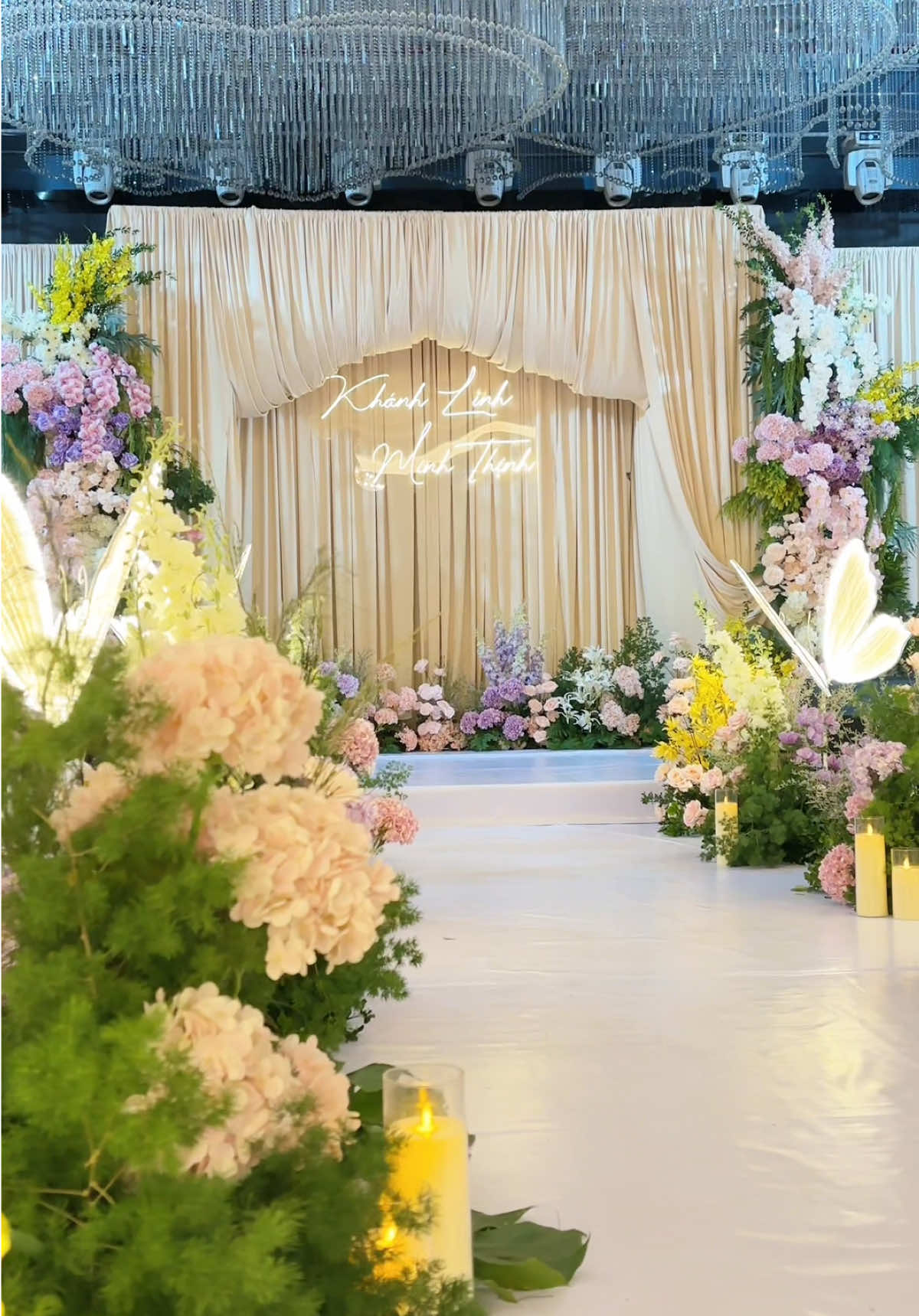 Ai bảo khu vườn cổ tích chỉ có trong truyện ☺️☺️ #maydecor #cuoidep #weddingdecoration #trangtrikhachsan #tieckhachsan 