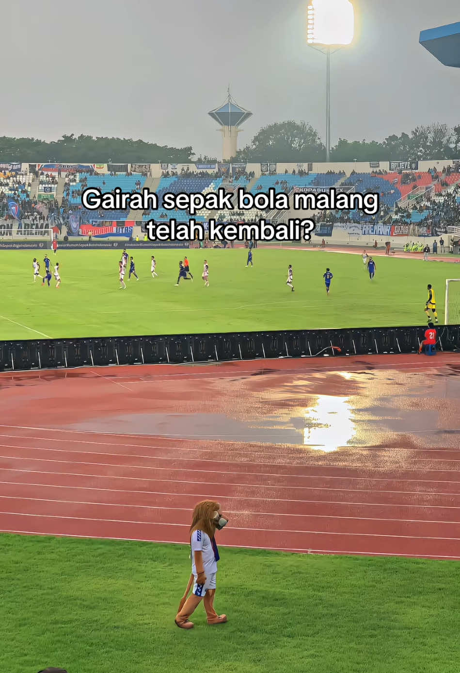 1+1= utas , pelan tapi pasti , yang kini padam sudah kembali. bersatu menuju arema bermartabat.✊🏻💙 Never forget 135+ #arema #aremania #aremautas #aremania_aremanita #arekmalang 