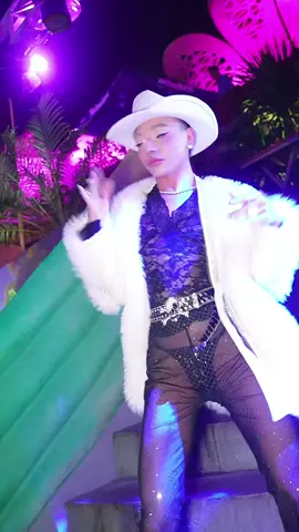 Cô ấy sét ⚡️ như em vậy ah … ai lên 303 bút bàn e nhó .. mãi iu #ponat #nắngmai #303gardenstation 