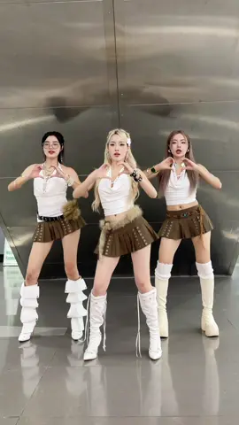 Hẹn hò nhưng khum iu đâu nha. Dc: Me x @𝐻𝑜𝑎̀𝑛𝑔 𝐷𝑎̂𝑢🍓 #lelephomaique 