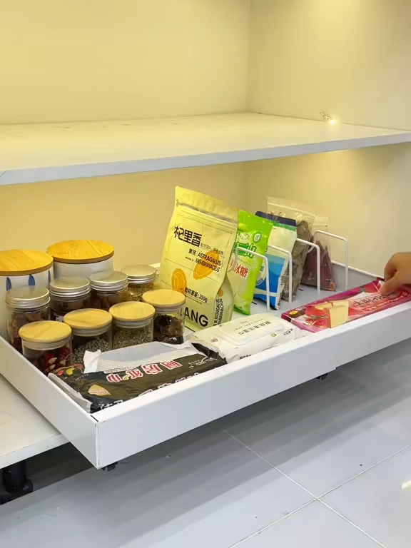 Kệ đựng gia vị dán tường #kegiavi #giadungthongminh #zihome #giadungtienich #giadungbep #kegiavitreotuong