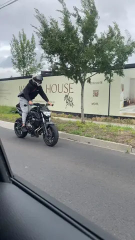too windy😵‍💫 #fyp #yamaha #mt07 #melb 