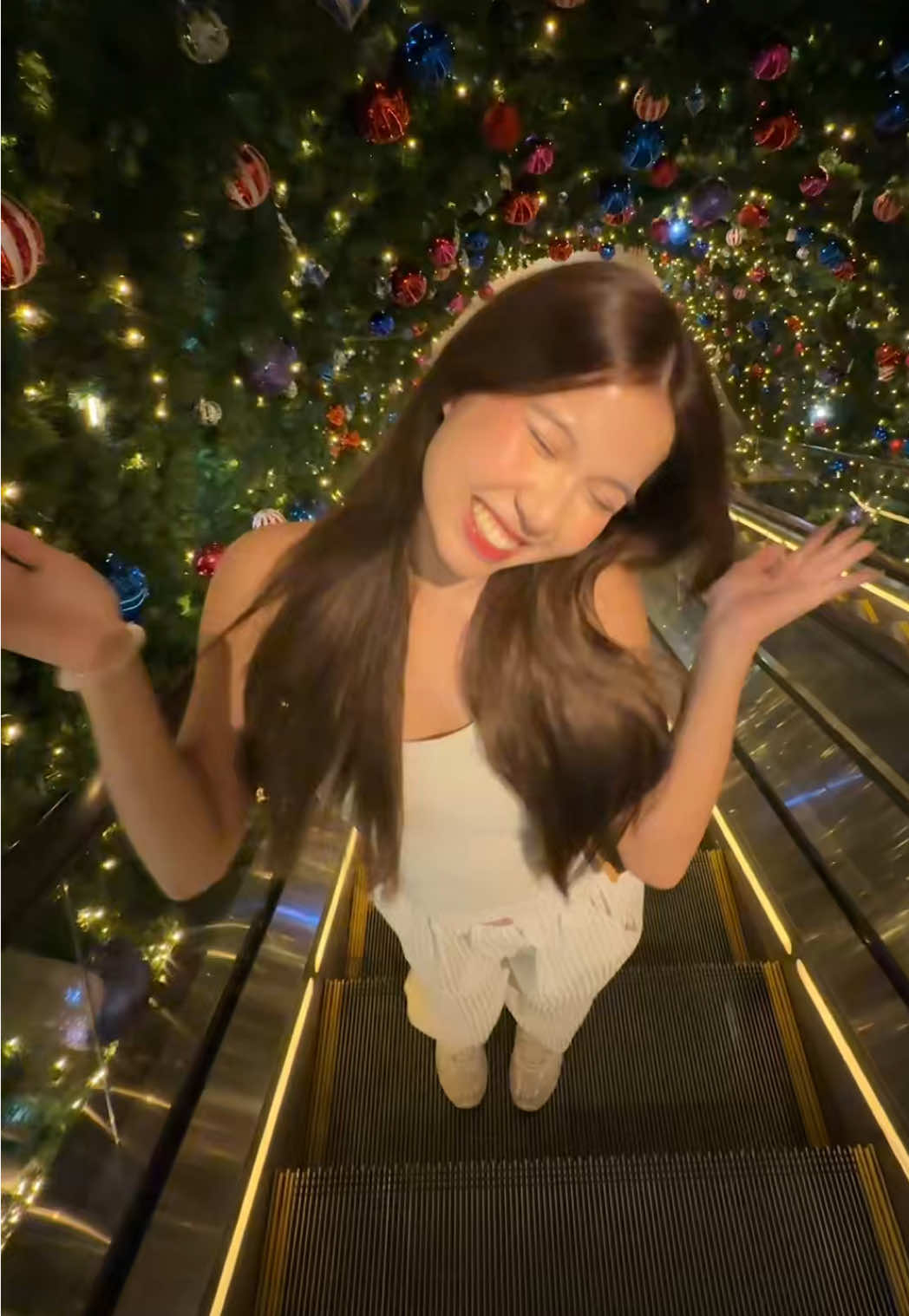 #christmas is cominggggg laa