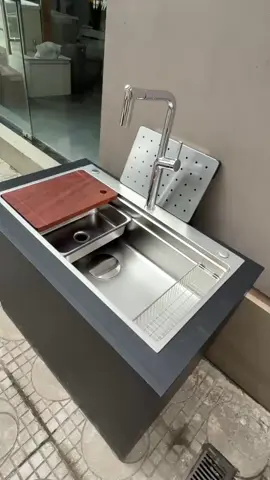 Mẫu chậu rửa bát đỉnh của chóp tại kho e sẵn số lượng. Hàng nhà máy lớn, nhập khẩu chính ngạch .                               ✍️    E phân phối toàn quốc. Ktra hàng thoải mái rồi mới thanh toán ạ .     ✍️    Bảo hành 5 năm .                            ✍️ Zl 0.912.858.676 e hỗ trợ ạ              #nhacuavadoisong #leecohome #xuhuong #tongkhotbvsBaoChau 