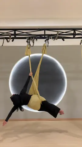 🤍🦢 #aerialyoga #yogagirl #fyp #foryou #fypage 