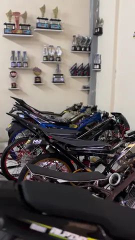 YEN URIP KUWI KOYO BANYU , OJO MANDEK SEDURUNGE NELESI NANGING OJO NGERUSAK SING DI LEWATI 🍃 #ndayakkota 