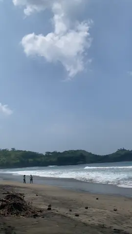 mendung dikit tapi view asik 😍🤩#pantaiserangblitar #blitar #pemandangan #beach #foryoupage 