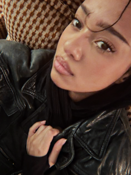 !flash warning! mademoiselle manzanita's version 🙂‍↕️ she needs to take more selfies bc why was finding pics so hard [rm: wlwsoldier] #katseye #katseyeedit #manonbannerman #katseye_manon #iminlovewithmeganskiendiel @gracieflms @esprxssoo @taeybrina