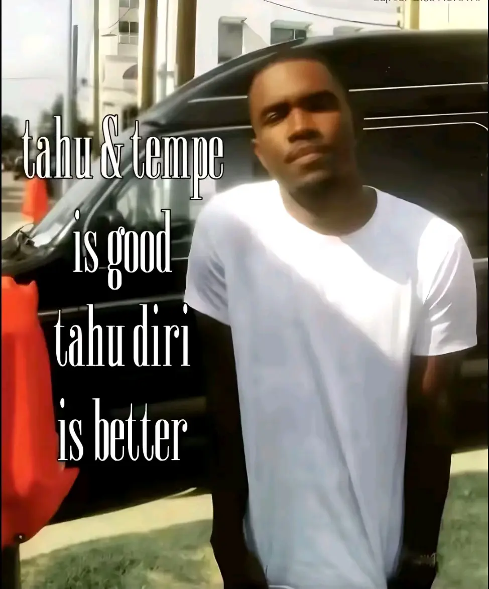 Bahan: - 100gr mentega - 100gr gula pasir - 1 butir telur - 1/2 sendok teh vanila - 150gr tepung terigu - 1/2 sendok teh baking powder - 1/4 sendok teh garam - Choco chips atau kacang (opsional) Cara membuat: 1. Kream mentega dan gula pasir hingga lembut. 2. Tambahkan telur dan vanila. Aduk rata. 3. Campur tepung terigu, baking powder, dan garam. Tambahkan ke campuran mentega. Aduk rata. 4. Tambahkan choco chips atau kacang (jika menggunakan). Aduk rata. 5. Sendokkan adonan ke loyang yang telah disiapkan. 6. Panggang selama 15-20 menit atau hingga kecoklatan. 7. Angkat dari oven dan biarkan dingin. Tips: - Pastikan adonan tidak terlalu lembek atau terlalu keras. - Gunakan mentega yang berkualitas untuk hasil kukis yang lebih enak. - Jangan lupa untuk memanaskan oven sebelum memanggang. Selamat mencoba! 🍪👩🏻‍🍳 #promomakan1111 #moots? #fyp #4upage  #foryou 