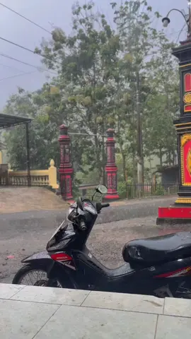 goleki sri sampek kudanan🤣 #masukberanda #plecithitz #revoplecit #fyp #hujanbadai 