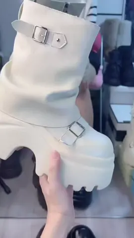 Bốt xinh quá ạ#xuhuongtiktok #viralvideos #giaynuhottrend #giaynuthoitrang #giayxinhquangchau 