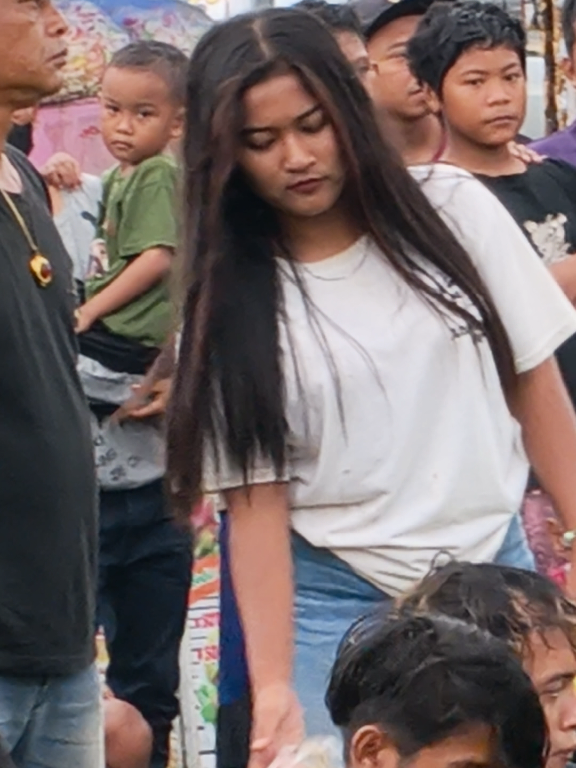 ada simanis pakai kaos warna putih #kudalumping #kesurupan #ebeg_banyumasan🐴🐴 #melatikembangdesa 