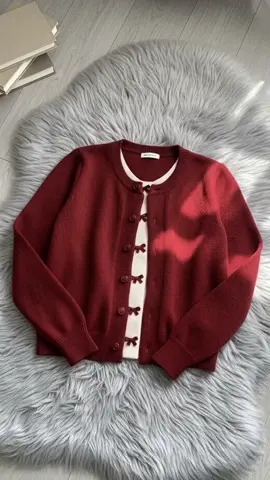 Áo len cardigan dày 2 lớp cúc hoạ tiết nơ#aolen #aolencardigan #aolennu #xuhuongtiktok #macxinhmoingayy 