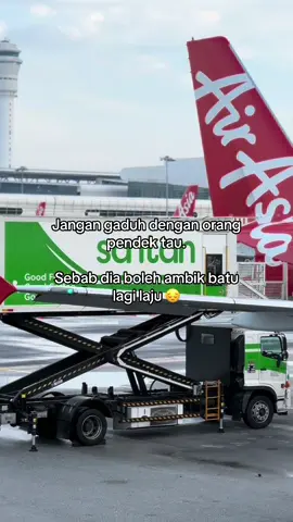 Benjol kepala I tau 🥹#pendek #yacult #botolyakult #aviation #malay 