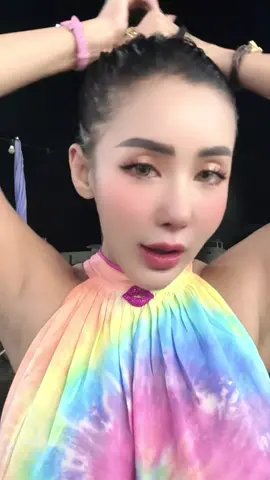 pakai set rawatan malam mix sunscreen dgn foundation waktu siang,makeup tahan smpai malam xdeggih…