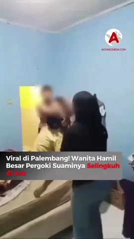 Seorang wanita hamil besar memergoki suaminya tengah berselingkuh dengan wanita lain di sebuah kos-kosan. Momen dramatis ini terekam dalam video yang langsung menyebar di media sosial dan memancing emosi warganet. Dalam rekaman tersebut, sang istri yang tengah mengandung tampak melabrak suaminya di kamar bersama wanita lain.  Follow terus @ayoindonesiacom #suami #selingkuh #istri #palembang #kos 