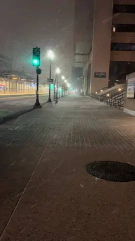 First snow🩵🥰 #umn #fyp #snow #minneapolis #letitsnow 