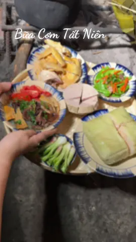 Dù đi xa đến đâu, những ngày gần tới Tết, những người xa quê đều muốn về lại bên gia đình, quây quần bên mâm cơm có bánh chưng xanh, đĩa gà luộc vàng óng, bát canh măng miến truyền thống,…. Những ký ức ngày xưa chợt hiện về. Chẳng bao giờ là đủ khi xa gia đình #Ducanfarm #Mangmiensach #Setmangmien #Tetanlanh #Amviquenha 