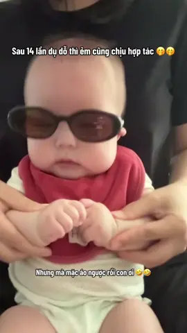 Sau 14 lần dụ dỗ thì ẻm cũng chịu hợp tác nhưng mà mặc áo ngược rồi con ơi =))))#xuhuongtiktok #mevabe #embedangyeu #nuoicon #kidstiktok 