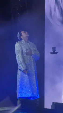 Anh tao hnay mặc bộ nào cũng đẹp nha =)))))  #gdragon #day1 #ubermenschworldtour  #vvip #kwonjiyong 