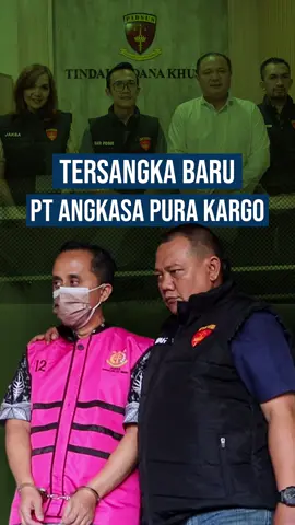 Kejaksaan Negeri Kota Tangerang menetapkan tiga tersangka baru! 🙌
 Mereka adalah GM, AYS dan MFM, pejabat PT Angkasa Pura Kargo yang diduga melakukan korupsi dan bertanggung jawab atas kerugian negara sebesar Rp 8 miliar.
  
 Tersangka GM langsung ditahan di Lapas Pemuda Kelas IIA Tangerang, sementara tersangka AYS dan MFM tidak ditahan karena masih menjalani hukuman atas perkara lain.
  
 Kejari Kota Tangerang memastikan proses penyidikan terus berlanjut, termasuk penelusuran mendalam terhadap arus dana, potensi keterlibatan pihak lain, dan perhitungan akhir kerugian negara. Langkah ini menegaskan komitmen Kejaksaan untuk menuntaskan kasus dugaan korupsi secara terbuka, profesional, dan berkeadilan.
  
 #KejariKotaTangerang #Kejaksaan #PTAngkasaPuraKargo #Korupsi #tangerangupdate 