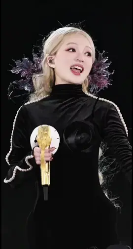 淋雨一直走换新战袍啦！😘😘😘😘#chinesesong #音乐分享  #张韶涵演唱会 #淋雨一直走 #music 