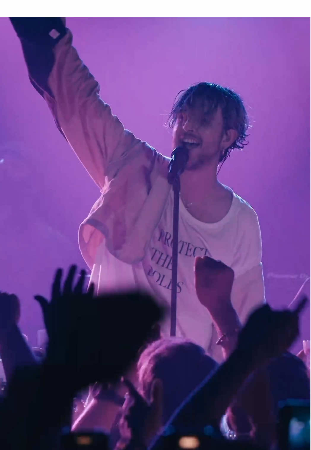 This song is and will forever be a FEVER dream  @Oscar and the Wolf #tastetour #fancam #livevocals #oscarandthewolf #fever 