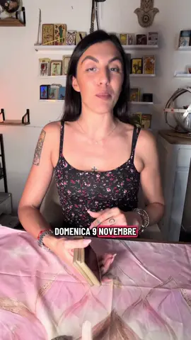 Buongiorno anime magiche! ✨🔮 È il momento di lasciar parlare i Tarocchi… Scegli la carta che ti chiama di più tra le due opzioni e scrivilo nei commenti: potresti ricevere una risposta gratuita alla tua domanda! 💌 Per letture private e approfondite, mi trovi su WhatsApp 👉 3515118700 Che l’energia di oggi porti chiarezza, segni e risposte ✨🍀 #tarocchi #cartomanzia #cartomante #oracolo #letturatarocchi         