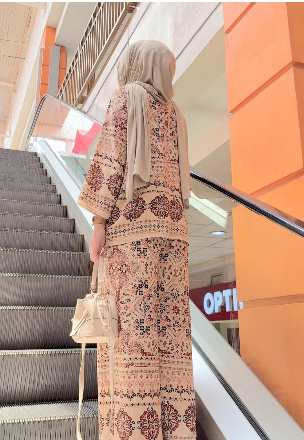 Outfit lebaran pakai setelan cantik #fypviralシ #oneset #onesetwanita #setelanwanita #lebaran2026 