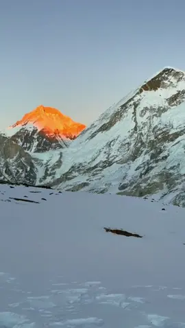 The sunset view from Kala Patthar is one of the most stunning viewpoints in the Everest region of Nepal. As the golden rays touch the mighty Himalayan peaks, including Mount Everest, the scenery becomes truly heavenly. If you’re seeking an unforgettable adventure in this natural paradise, contact Life Himalaya Trekking. Experience the breathtaking beauty and spiritual peace of Nepal’s Himalayas with us! 📞 Contact us for a safe, comfortable, and unforgettable trekking experience! 🌐 Visit our website: https://lifehimalayatrekking.com/trip/everest-luxury-trek/ #LuxuryEverestTrek #EverestBaseCamp #ComfortTrek #LifeHimalayaTrekking #localtrekkingcompanyinnepal