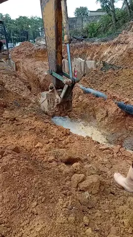 #selesai kabel optik di putuskan air pam juga ikut putus panik gak tuh operator nya 🤣🤣🤣 #batam #kotabatam