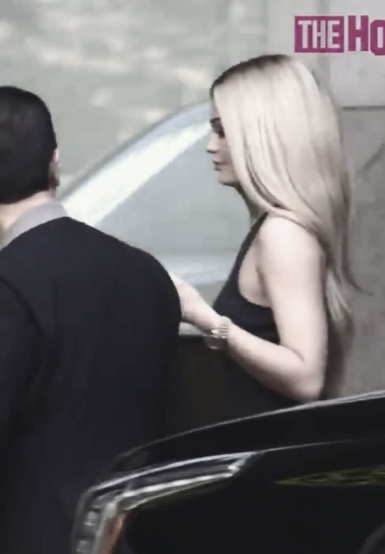 Kylie in 2016 with her blonde hair🤍 #kyliejenner #paparzzi 