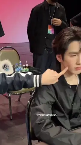 😳 เอเอจิ้มแก้มภูมีจริง /น้องที่รู้จักให้คลิปมาค้าบ เขินมาก #BUS_BECAUSEOFYOUISHINE_FANSIGN #AAashirakorn #phutatchai #phuaa #ภูเอเอ 