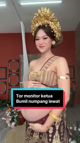 Tor monitor ketua  Bumil numpang lewat ketua  #muabali #bali #fotoriasbalistudio #fotohamil #maternityphotoshoot 