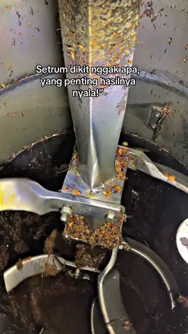 Jangan sampe lah kena setrum nnti gosong wkwk #anakelektro #electric #pabriksawit #kalimantan #fyp 