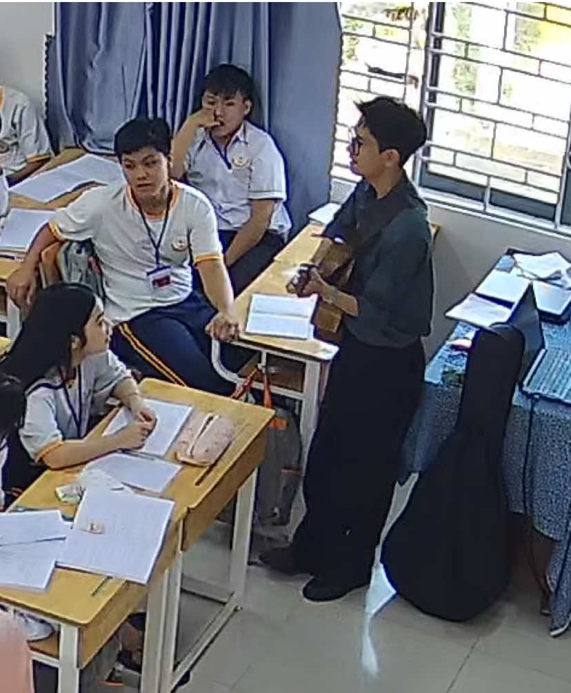 kì thi giữa kì vừa rồi làm mình khá buồn khi các bạn học trò thi điểm không như mình mong đợi, mình cảm thấy đó là một phần lỗi của mình khi vẫn chưa ôn cho mấy đứa được kĩ càng, lần tới mong là thầy sẽ giúp được cho mấy đứa đạt điểm cao 🍀 còn video trên là hát dở mà được cái hay hát... 