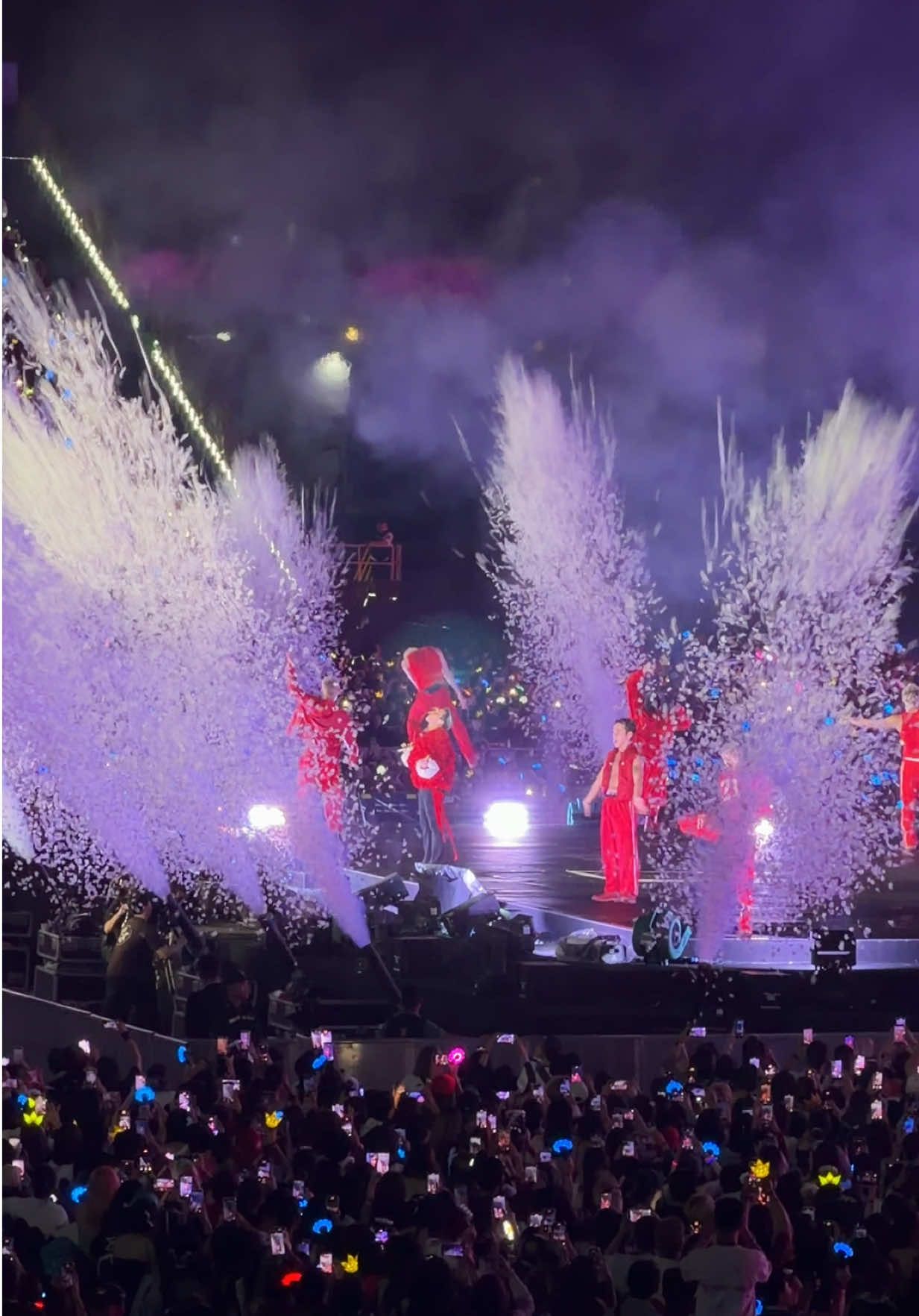 Crayon - G-Dragon World Tour In HaNoi #gdragon #ubermensch #crayon #8wonder 