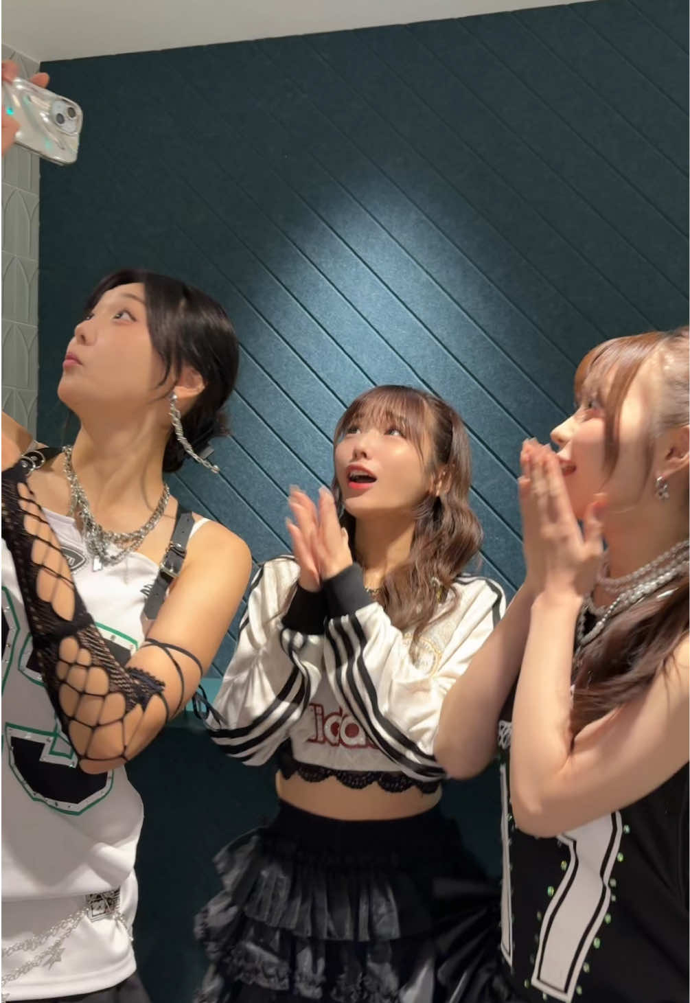 守ってくれる人って素敵…#httpi #ほっとぴー #素敵 @🏮 珊瑚　ＳＡＮＧＯ 🏮 @みーみ👂🏻（耳子） @リリカ🥝💖 