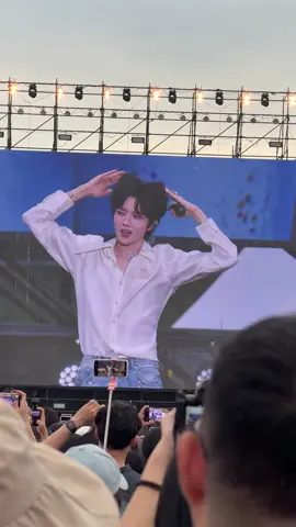 So Cutie 🥰🥰🥰🥰 #eliothuang #huangxing 