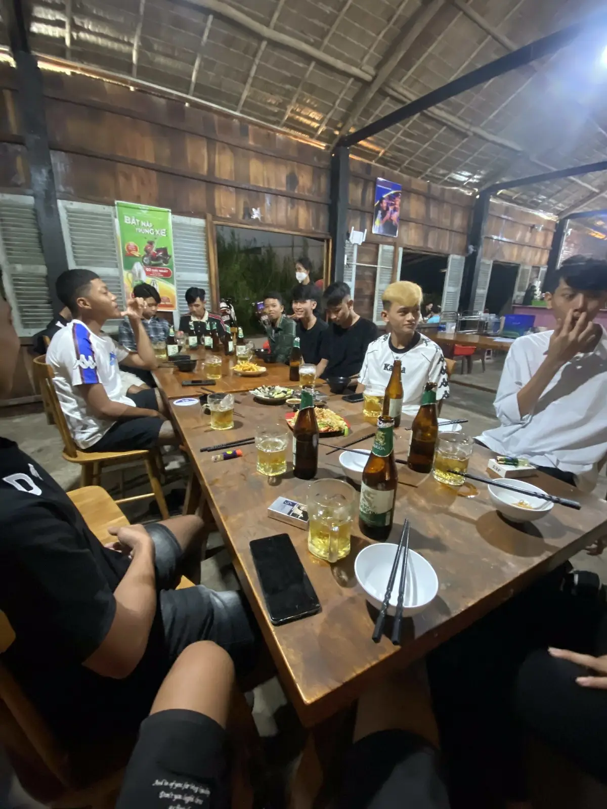 Không đi cùng nhau vào những ngày mưa  Thì cũng đừng tìm nhau vào những ngày nắng