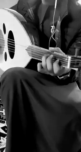 ~ هـــجرتني عامين واليوم راجع  تبغى تسلى في فؤادي وترمية  لالا تضن القلب ينسى المواجع  ولالا تضن العين شرواك تبكية  حبك رحل من ضامري له موادع  من لايقدر حبنا وش نبي فية  خلاص توبة من محبة مخادع  ماعاد لي في حب كذاب راعية  قلبي صح ما عاد مثلك يرافع  مثلك ومثل أمثالك القلب ناسية  يازين زينك غرك وأصبحت ضايع  والي سواتك ضايع ما نماشية🥀💔 ‎ #اكسبلور #explore #شعبي  #foryou #fyp 