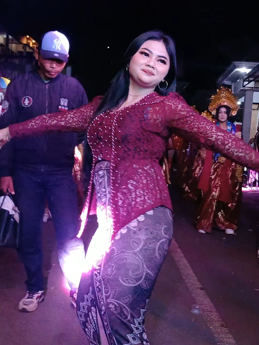 jan sessz tenan😁🔥🤙🏻#karnaval2025 #jabung24jam #karnavalkemiri #dencercantik #🌹 