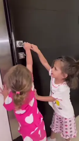 لقطه لماريا وكتاليا حلالكم بلايك وفولو غيره ما اسامحك ! البايو مهم ‼️! #اشواق_الافضل #ابداع_اشواق_الافضل #جيش_اشواق_الافضل #ماريا_اجمل_طفله #كتاليا_اجمل_طفله 