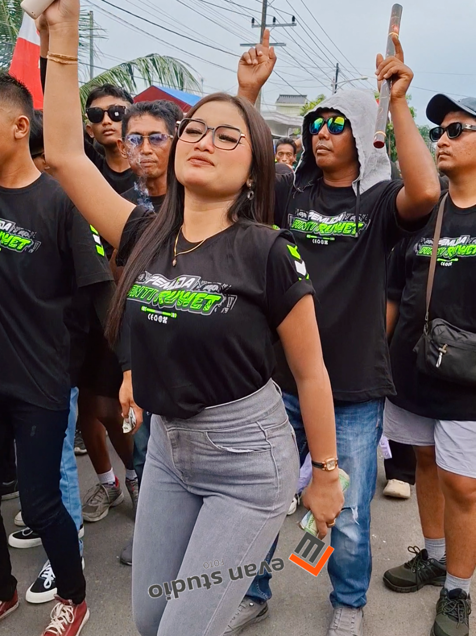 desyta oh desyta💃💃💃 karnaval losari •••••••••••••••••••••••••••••••• ○○○○○○○○○○○○○○○○○○○ #soundkarnavalindonesia #desiafrika #ichachellow #dancerhoregviral  #ratufunkot                 