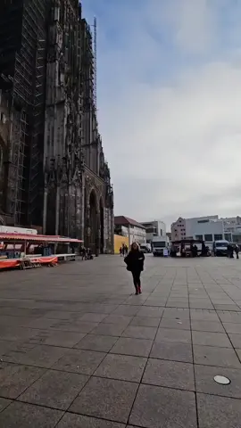 ⛪ Domul din Ulm – o lecție că tot ce e construit cu credință, inimă și răbdare durează veșnic❗️☝️❤️🙏 În fața Domului, înălțimea lui ne amintește un singur lucru: crede în tine și poți atinge orice vârf❗️💪🏰 Fiecare pas contează, fiecare efort te apropie de visul tău. Nu renunța❗️💪👊 #DomulUlm #Credință #Motivație #Inspirație #viralvideos 