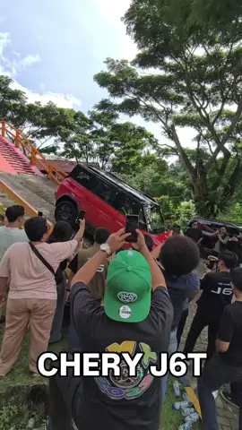 Nanjak maju uda biasa.. Kali ini nanjak mundur aja, bareng mobil Chery terbaru, Chery J6T! @cherymotorindonesia 