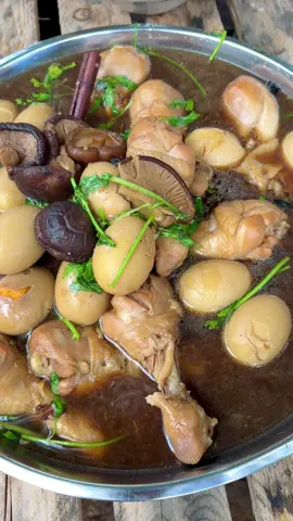 พะโล้น่องไก่ แซบๆนำกันครับ#เปิดการมองเห็น #ทําเองกินเองอาหร่อย #กินข้าวกัน #พะโล้ #อร่อย 