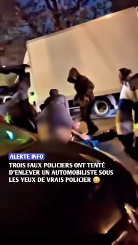 Scène insolite ! trois faux policiers ont été arrêté ce jeudi 6 novembre au bourget a Paris, les images captée par un témoin de la scène ont fait le tour des réseaux sociaux. #enlevementbourget #tentativedenlevement  #enlevementforceaparis  #alerteenlevement #paris 