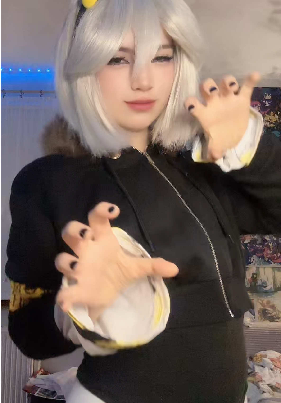 whos going to be my j to my v 🤔🤔🤔 oilrose nation✌️✌️✌️#vmurderdrones💛 #murderdronesn #murderdronesedit #murderdronescosplay #murderdronesv 